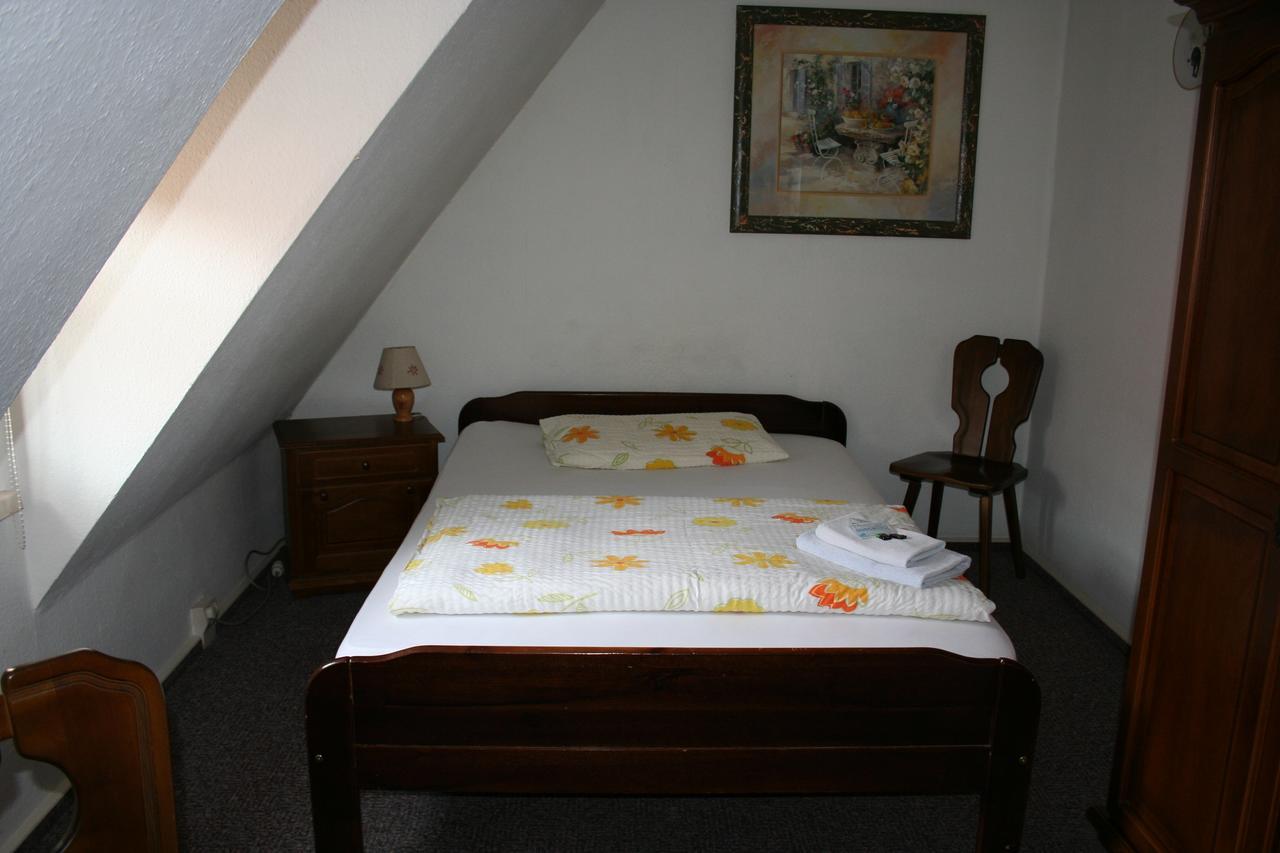 Gasthaus & Hotel Zur Linde Hermsdorf  Extérieur photo